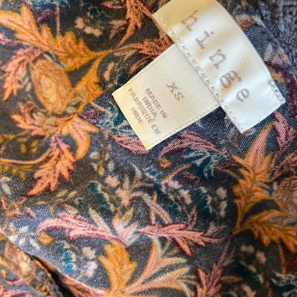 Women's XS Hinge Printed Blouse - Picture 2 of 3